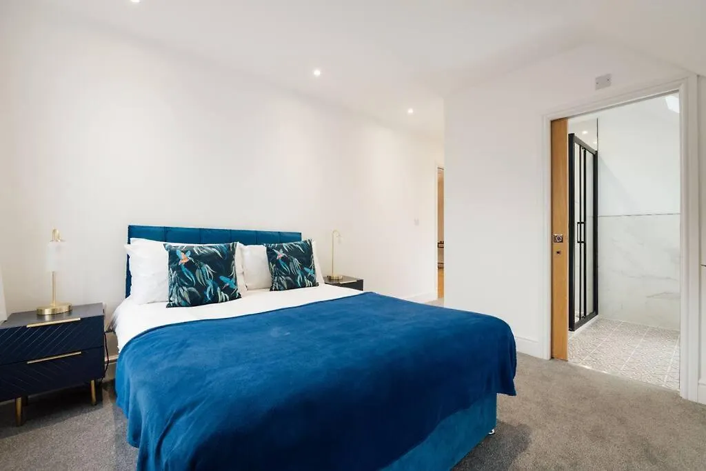 Spacious & Modern Two Bedroom Apartment In Catford, London  Catford