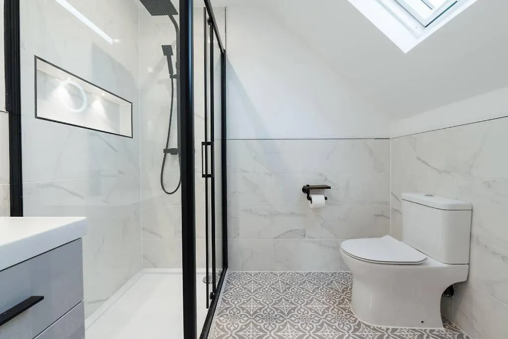 Spacious & Modern Two Bedroom Apartment In Catford, London 0*, Catford