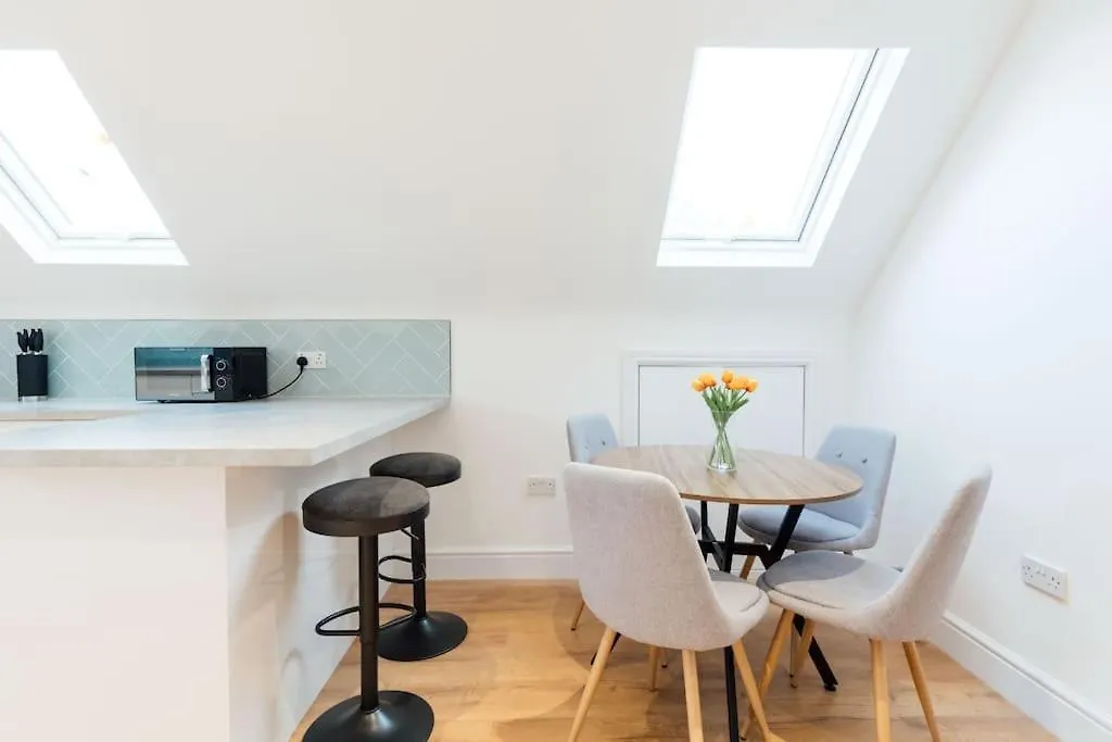 Spacious & Modern Two Bedroom Apartment In Catford, London בריטניה