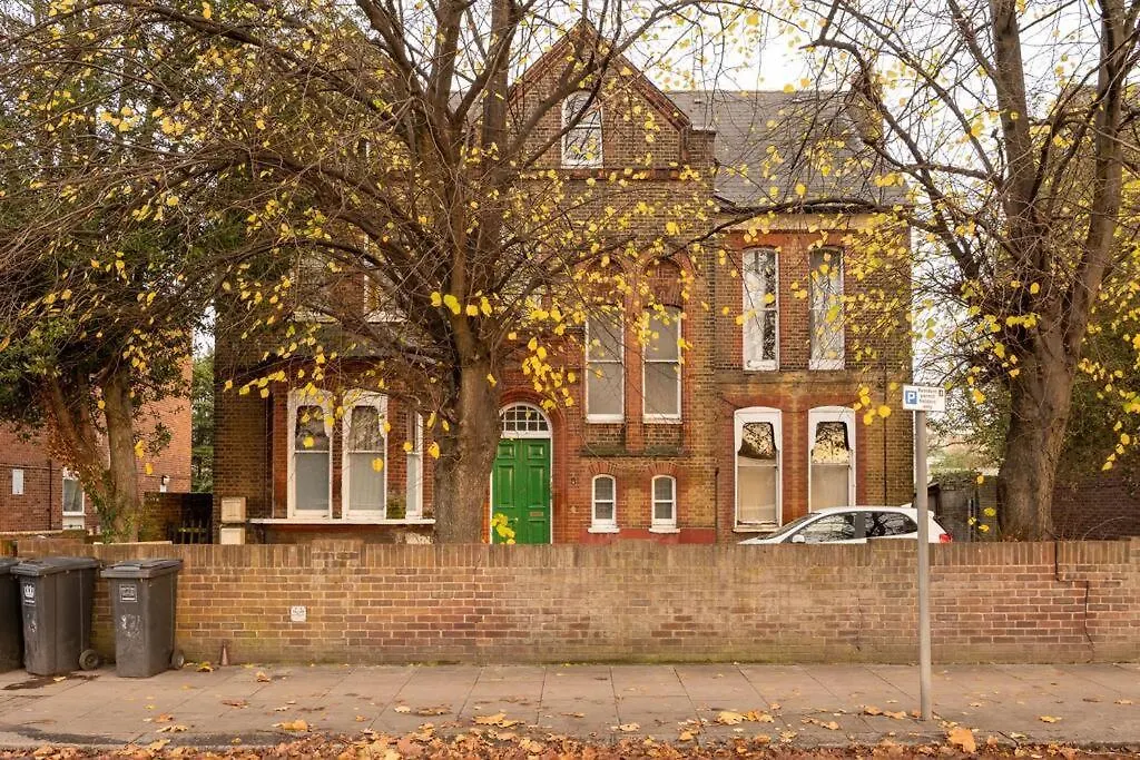 Spacious & Modern Two Bedroom Apartment In Catford, London Catford